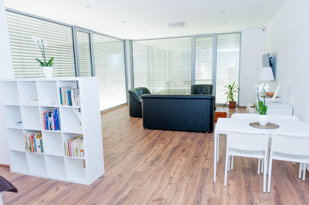 Villa Ladoven Luxusny Apartman 124M2 Martin Extérieur photo